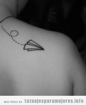 Tatuaje mujer, avión origami
