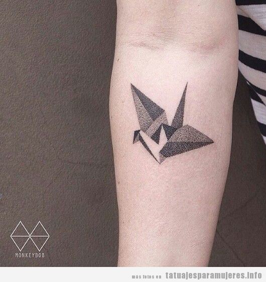 Tatuajes mujer pájaro papiroflexia u origami 4