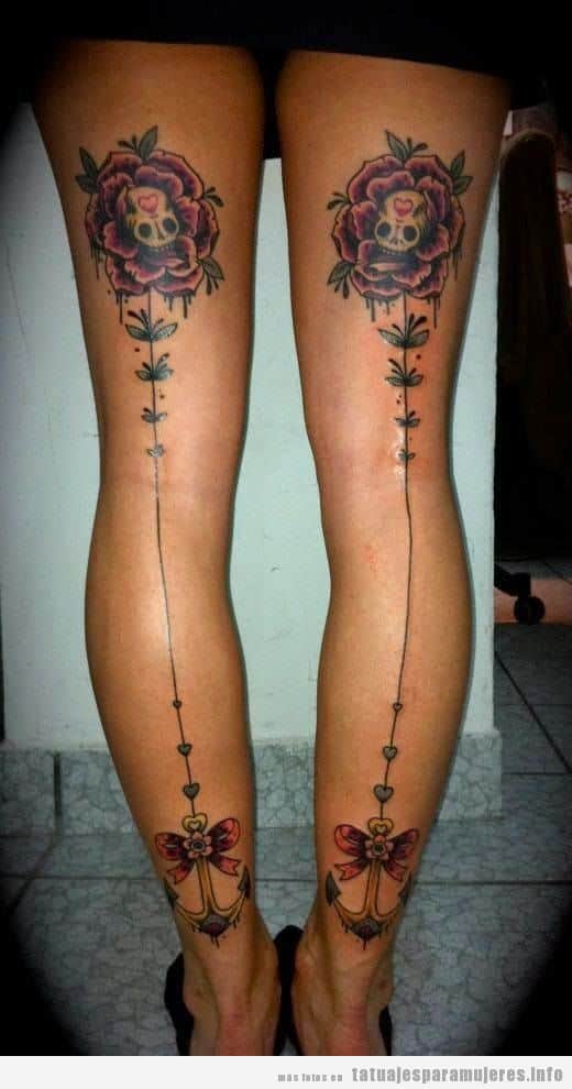 Tatuaje para mujer en la parte trasera de las piernas