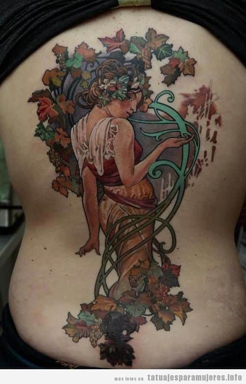 Tatuaje inspirado en obra de arte de Alfons Mucha