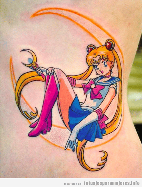 Tatuajes Sailor Moon transformación Bunny sentada en luna