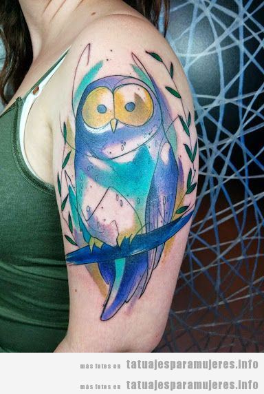 Tatuaje búho para mujer en el brazo