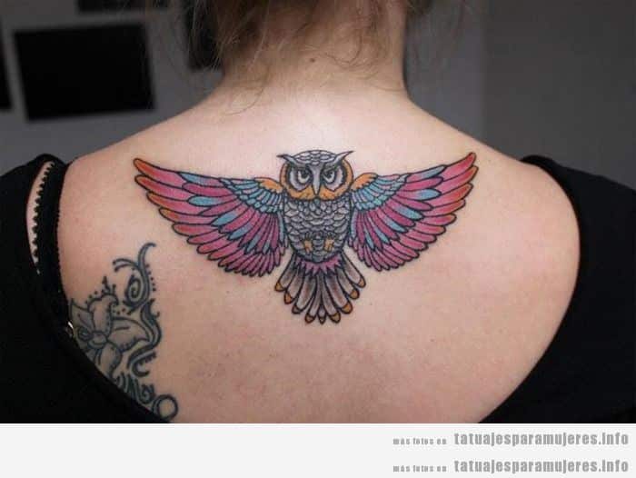 Tatuaje búho para mujer en la espalda 3