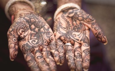Conoce aquí todo sobre los tatuajes de henna tradicionales en Marruecos, la India y el norte de África