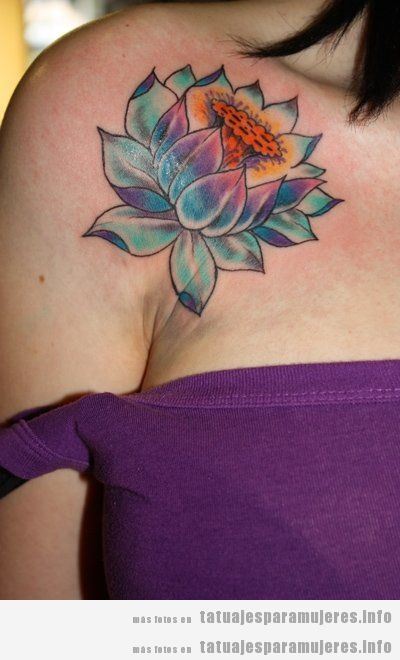 Tatuajes para mujer en el hombro, flor de loto