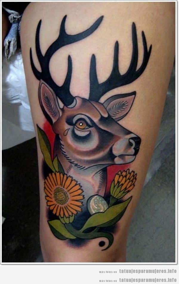 Tatuaje para mujer, ciervo y flores en el muslo