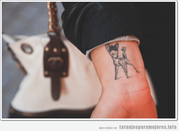 Tatuaje de Bambi en la muñeca