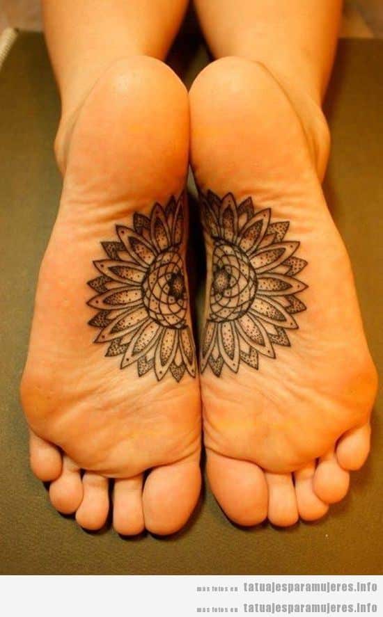 Tatuaje para mujeres en la planta del pie