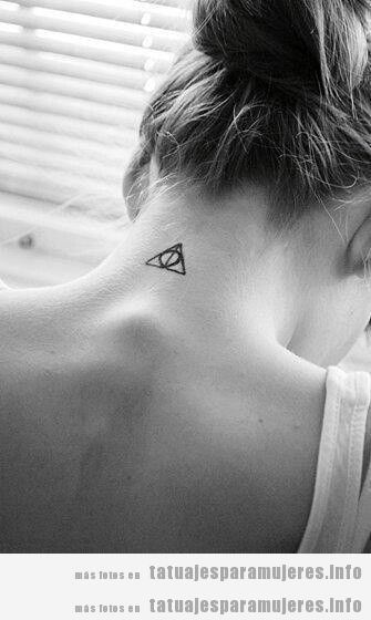 Tatuaje triángulo Reliquias de la muerte de Harry Potter 