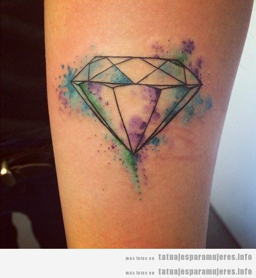 Ideas tatuajes para mujeres, diamante con manchas de acuarela