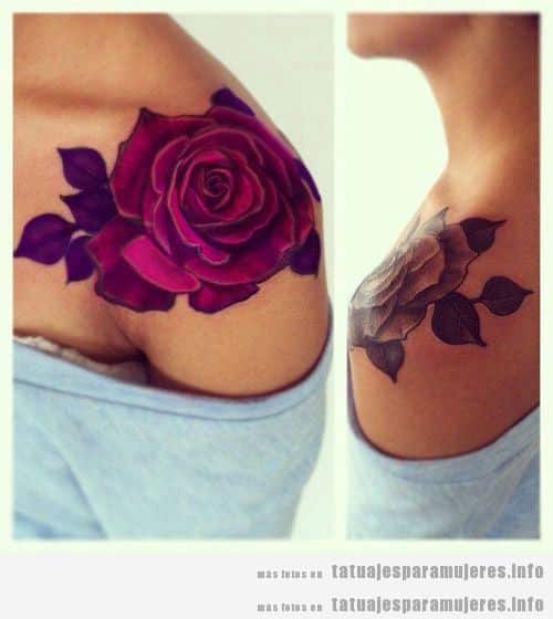Precioso tatuaje para mujer, rosa en el hombro
