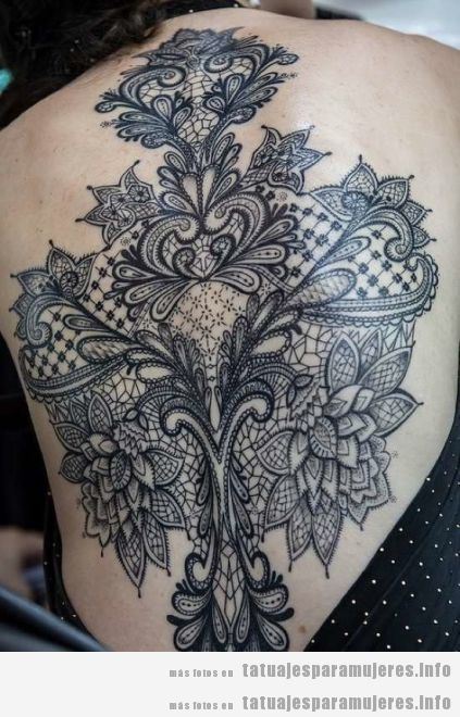 Tattoo grande en la espalda para mujer