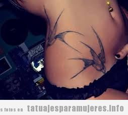 Tattoo para mujer, dos pájaros en la cadera