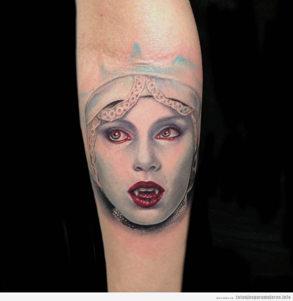 Tatuaje personaje Lucy Westenra Drácula de Bram Stoker 