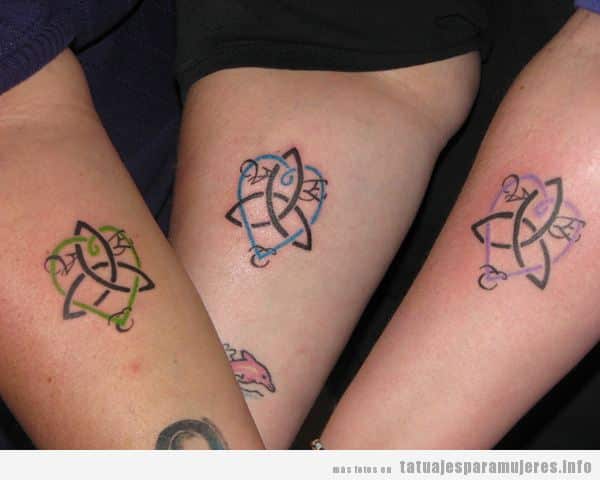 Tatuaje para amigas o hermanas, triqueta celta de Embrujadas