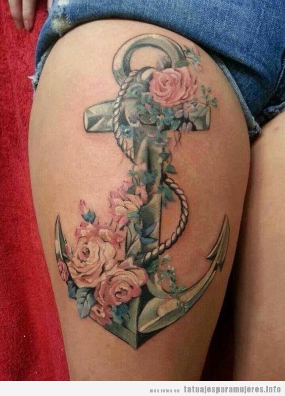 Tatuaje para mujer en las piernas, ancla en el muslo