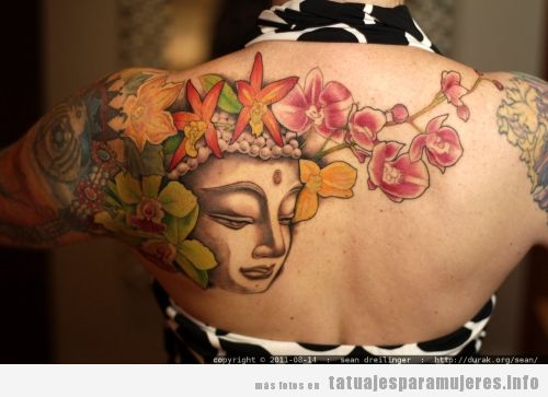 Tatuajes en color de Buda para mujer en la espalda 2