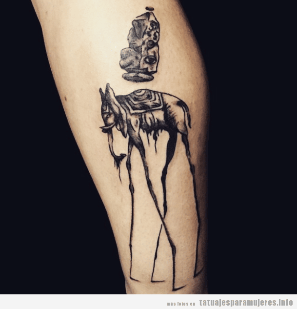 Tatuaje inspirado en obra de arte de Dalí 2