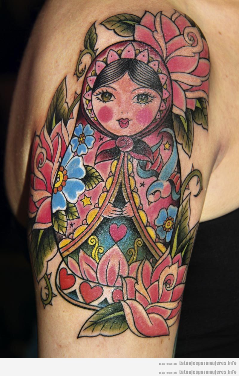 Tatuajes muñeca rusa matrioska para mujer en hombro 5