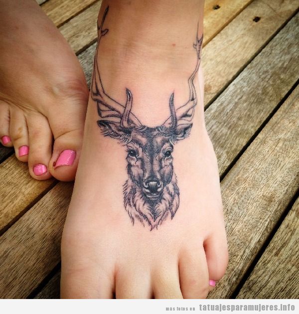 Tatuajes para mujer en el pie, ciervo