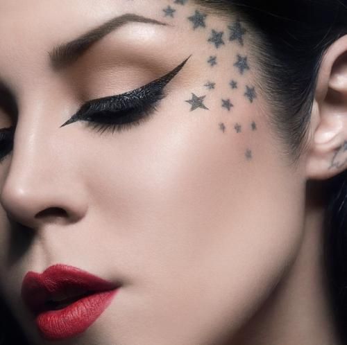Tatuaje en la cara de Kat Von D