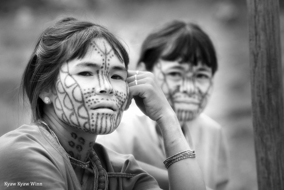 Mujeres de Myanmar con tatuajes en la cara