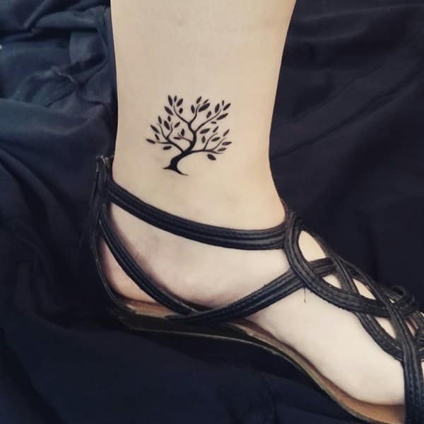 Tatuajes del árbol de la vida el tobillo 3