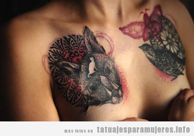 Tatuajes para mujeres en el PECHO: 30 diseños ATREVIDOS y muy visibles