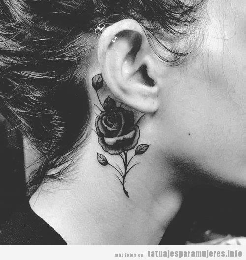 Tatuaje de una rosa detrás de la oreja y en el cuello