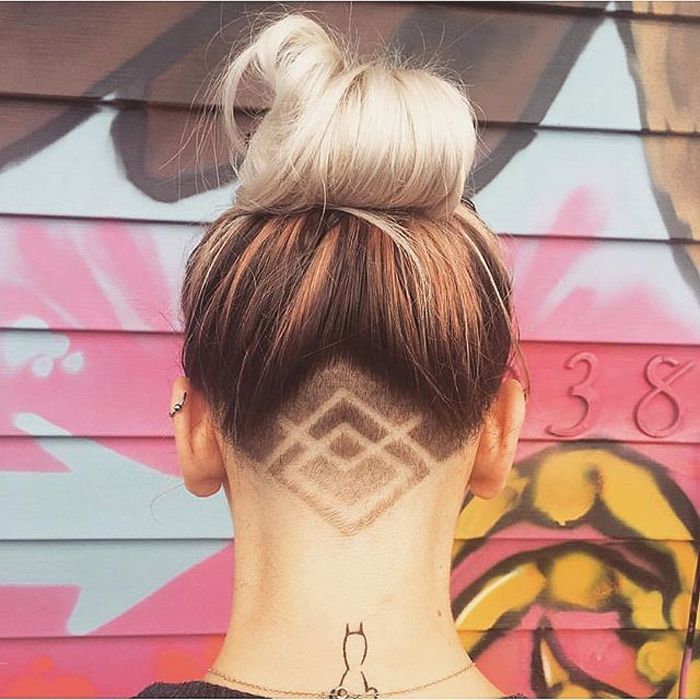 Hair tattoo geométrico chica